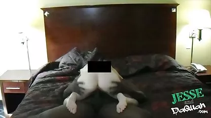 Étudiant débauche, écartez mes jambes devant le pornoespagnol professeur et a commencé à caresser sa chatte, partageant sa culotte d'un côté, puis enduit l'huile dans le manteau d'elle complètement et bien sûr, les hommes avec une grosse bite donc, et lui baiser la petite amie de lui comme un vrai gentleman.