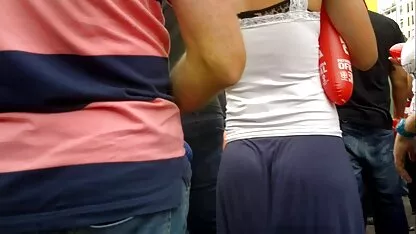 Une bête avec des nattes perd sa virginité anale avec un concombre porn espagnol
