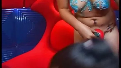 Busty milf et sa chatte a été très excitée site porno espagnol par un vibromasseur bourdonnant