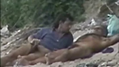Le gars pas satisfait de sa petite amie humide entre les jambes quand il est dans star porno espagnol la servitude, doit être ami d'urgence, mais d'abord est de sucer la bite pour la stimulation, puis la nouvelle insertion, le cul.