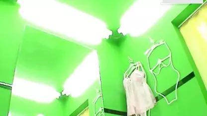 Voisins Mignon célébrité video sexe amateur espagnol avec de gros seins, naturel à visiter pendant que sa femme travaille dans la ville