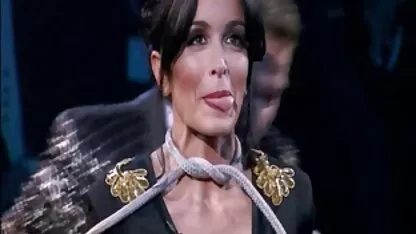 Assis sur le canapé, pornstar, Gros seins en lingerie, beaux mecs de l'homme qu'il devient aussi site espagnol porno dur que la pierre, puis elle s'est allongée vers le mec qui la baise et l'amène à l'orgasme