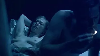 Jeune films x espagnols modèle porno est sorti de la douche et prêt à baiser avec un mec