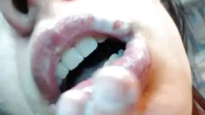 Tatouage poussin commencer une journée porn espagnol hd avec dur phallus masturbation