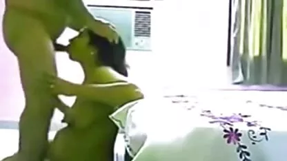 Fragile video sexe espagnol et petite, fille romantique ne s'attendait pas à une baise aussi dure avec une bite forte dans un très petit et serré L.