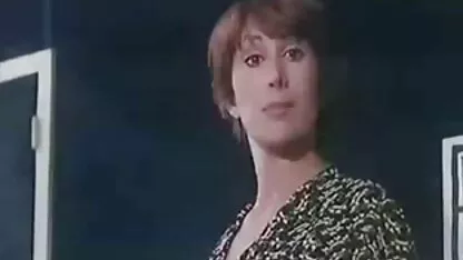 Pour attraper un sexe fantôme, les hommes ont dû passer la nuit dans la vieille maison et quand tukif espagnole il l'a vue, cette nana à la grosse chatte poilue et humide, il est mort silencieux et la fille était violente avec lui dans un nouvel espace