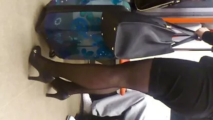 La star du porno Aux Gros seins est arrivée en retard pour le département et sa position videos branlettes espagnoles dans la scène principale a presque été appropriée par un jeune homme