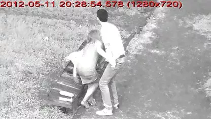 La veuve blonde aux gros seins n'a plus d'homme depuis longtemps, et une fois qu'elle est irritée par le petit ami de sa fille et que son petit ami l'a séduite dans la cuisine et, d'une manière dangereusement proche de l'amie d'elle baise cette espagnol porn fille dans sa chatte d'une manière extrêmement heureuse