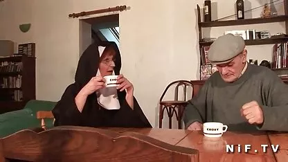 Une video sex espagnol salope mature rousse bondit sur l'ami d'elle avec les lèvres de son