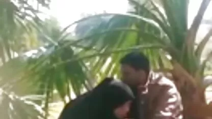 Jeune ébène porno de espagnol crier fort lors de la prise d'un grand refroidisseur blanc