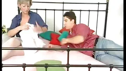 Bronzé et youporn espagnol gros seins Mature Babe est une fessée dur