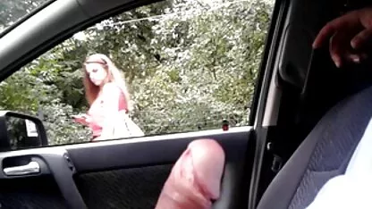 Une star du porno mature séduit un homme dans la cuisine et le sexe ardent pornos espagnol avec lui