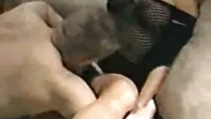 Milf Blonde a même rasé sa chatte avant de montrer du porno parce qu'elle sait qu'elle sera une bite d'un homme le porno espagnol qui baise fort dessus et à cause de cela, elle doit venir à cela
