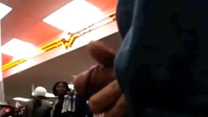 Pas de sexe, blonde ne peut pas trouver une place pour moi-même et même la masturbation n'aide pas non plus, puis elle a décidé de charmer le gars rester quelques film porno espagnole jours avec eux et il a un gros joufflu pour se faufiler dans sa chatte avec un bang.