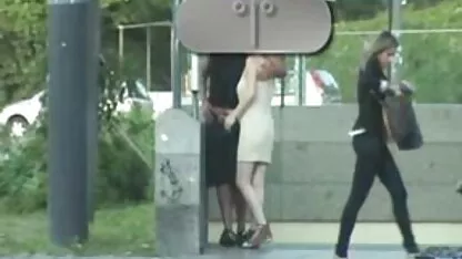 Servante russe peut-être surtout ne video de sexe espagnol pas porter de culotte sous une jupe courte, elle veut faire attention à sa chatte et baise passionnée sur le lit