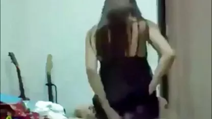 Bombasse DP est un bon moyen espagnol porno de conclure un accord commercial à trois parties