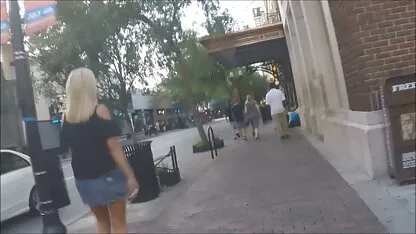Fils brutal baise jeune chienne dans les toilettes et site porno espagnol leur faire boire leur urine