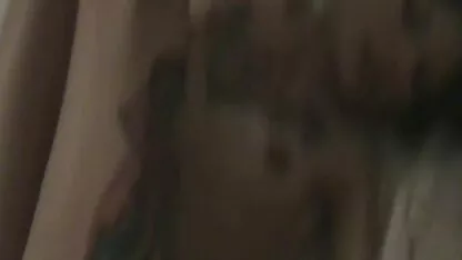 Fille sensuelle avec des queues de cheval, Guilleret suce colocataire de son en échange de Cooney porn espagnol