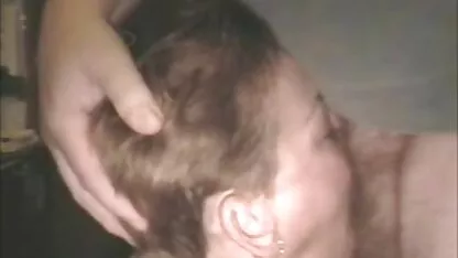 Jeune les films porno espagnol fille, n'ayez pas peur de faire du sexe avec un vieil homme dans votre propre maison