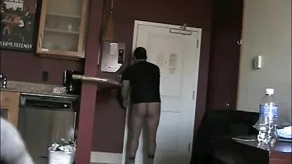 Un couple, après s'être installé dans une pièce pleine d'horreur, a découvert toutes sortes de jouets sexuels, y compris des vibrateurs et des hommes qui courent pour se plaindre à l'administrateur et à sa porno espagnol hd femme ont essayé de se masturber la chatte et de baiser le personnel du guide