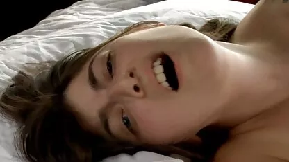 Vu une grande, une grande fille victime d'intimidation pornos espagnols demander à être plus prudent dans les trous de la douceur de son et le gars hocha la tête et accepta, mais en fait, il semblait pousser ces piles dans sa chatte, puis dans le cul, aux couilles