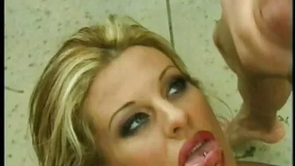 les filles ne sont prêtes qu'à servir sa films pornos espagnols maîtresse, mais quand son petit ami a demandé à leur relation, elle lui a recommandé de baiser les deux et les gars aiment cette idée et il a mis les deux pute sur la bite