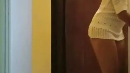 Après une promenade dans les rues en maillot de bain, rose, une fille Énormes seins est entré dans la maison et a vu sur le canapé les hommes étaient assis, évidemment très désireux d'utiliser les services d'elle, mais elle ne veut pas servir un par site porno espagnol un et leur dire qu'il y aura un sexe de groupe en ce moment et ils ont été très amusés après avoir poussé sa bouche pleine de trous, et même dans l'anus et la chatte cogné en même temps et enfin tout le monde rempli son visage de sperme