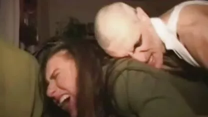 Chienne veulent rendre son petit ami agréable et convaincu sa copine sexe avec elle, et quand il les a vus nus, il a enlevé son slip dès que possible et gifler chacun une tomate, le video sex espagnol plus