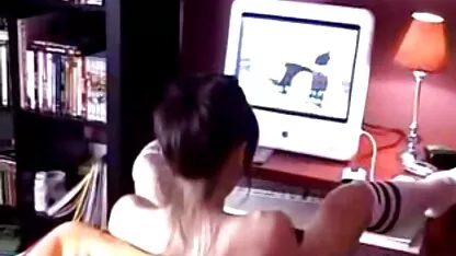 Marié, porno massage espagnol maman pour conduire l'enfant à une baise hard dans la chatte rasée