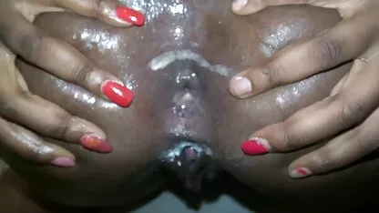 Mature femme assise sur une youporn espagnol chaise et elle sa chatte juteuse avec un vibromasseur