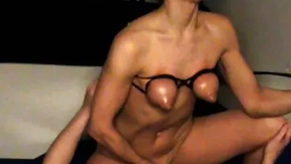 Deux salopes matures caressaient avec confiance la chatte avec les le porno espagnol doigts habiles
