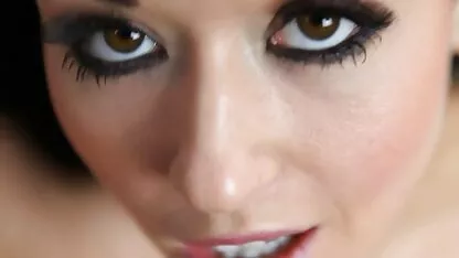 L'enseignant film porno espagnole veut mettre fin aux relations sexuelles avec ses élèves, mais quand elle voit une bite, jeune, debout, elle est prête à jouir plusieurs jours sur le vol