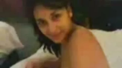 Père baisée fille et mère pornodingue espagnol sur la table de massage, busty mature enseignement jeune trio chaud