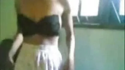 Belle blonde porn espagnol hd teasing avec culotte porno POV