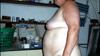 Après 10 ans de vie idéale, la femme laisse son homme baiser n'importe quelle film porno en espagnol fille qu'il veut, et il choisit une fille, blonde, brillante, qui le coachait par le yoga et la blonde a été très surprise d'obtenir une telle attention et elle n'a pas non plus peur de faire l'amour à un homme, surtout parce que le grand
