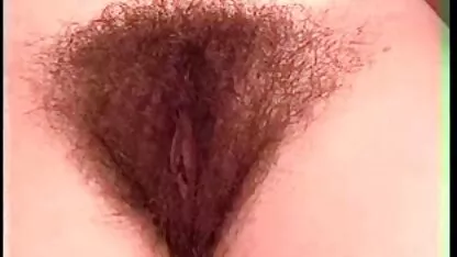 Chic les films porno espagnol mature en lingerie caressé et montre close-up chatte et clito