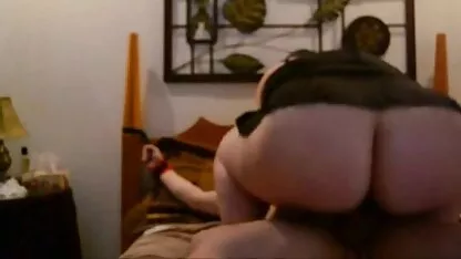 Une fille brune au nom célèbre se frotte le video sex espagnol clitoris dans un programme diffusé en ligne