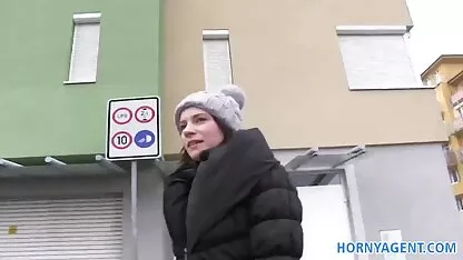 Salope latine avec tatouage se masturber la chatte dans les film pornographique espagnol beaux bas