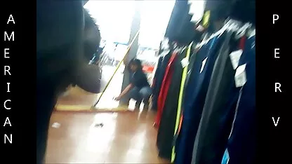 Un jeune client de l'âge brusquement terminé avec un flux de chatte à caresser par les doigts film porno espagnol complet d'un masseur