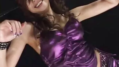 Jeune salope L. video amateur espagnol être ludique masturbation avec les doigts le matin