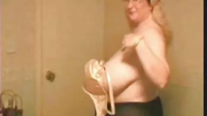 Étant laissé à la maison avec son frère, elle planifie une fête, mais ne comprend pas pourquoi ils n'ont pas apprécié l'idée d'elle et la fille les avait invités à organiser xnxx espagnole un groupe pour encourager les gens