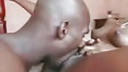 Beau-père baise brutale fille de 18 ans devant son nouveau petit ami, pour voir qui film porno espaniol est le mâle alpha dans la maison