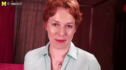 Une femme japonaise adulte sucer les phallus de ses collègues de travail et pour un l. lécher dans espagnol porno le bureau