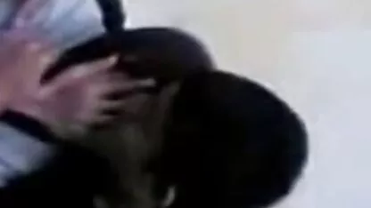 Un gars dans la partie a conduit l'une des filles qu'il aimait dans la chambre et lui faire un kuni funky, puis cette fille irritée et sucer la grosse bite pour lui, et un moment plus tard, quand elle était allongée sur lui, une foule d'adolescents se sont précipités dans video sexe espagnol la pièce et prendre des photos sur votre téléphone comme une