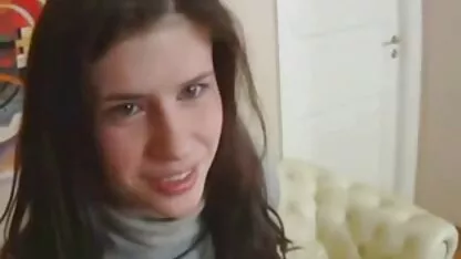 Elle avait pensé videos x espagnoles que la nuit dans la grande ville a pris fin, mais le nouveau compagnon de elle a pris la grosse bite de lui hors du pantalon et l'a enfoncé dans un grand bâclée