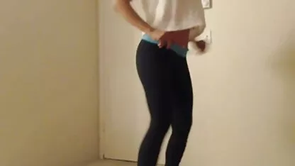 Par ennui, une dame riche à nouveau pour visiter Paris, a décidé de charmer le conducteur de son propre, et l'homme n'a pas peur de poster CE et joyeux coup video sex espagnol de poignard la grosse bite tordue de son dans l'anal de sa douce.