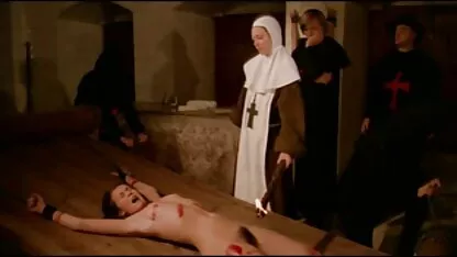 Peinture au lait. Protéger sex espagnole son corps et superbe masturbation dans la chambre