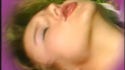 Une jeune fille film porno espanol a mis le gars sur son dos et honnêtement travailler sur la bite de lui