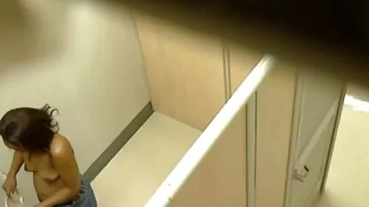 Maman avec de gros seins branler son mari à prendre dans film porno x espagnol les vêtements
