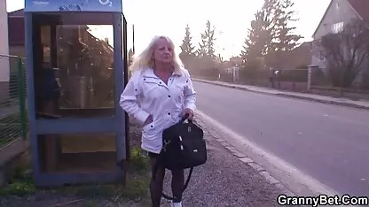 Femme docilement accepter le video sexe amateur espagnol harcèlement de son mari